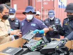 BREAKING NEWS – Bea Cukai Batam Segel 43 Kontainer Diduga Bermuatan Limbah B3 Berbahaya